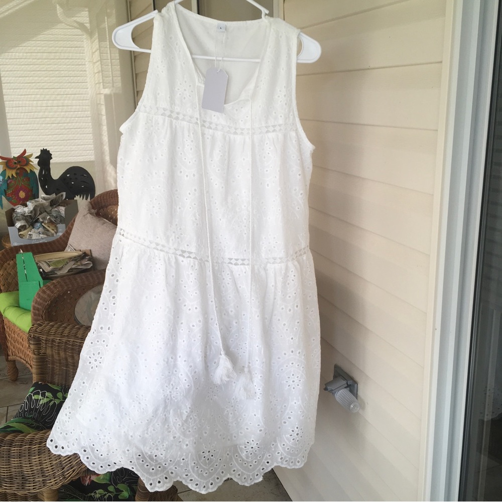 White sleeveless dress size M
